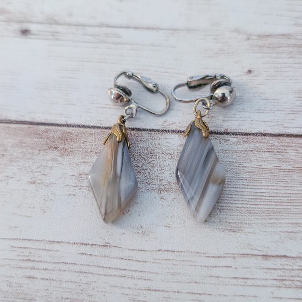 Vintage Clip On Earrings Very Pretty & Unusual Dangle Earrings - Picture 8 of 8